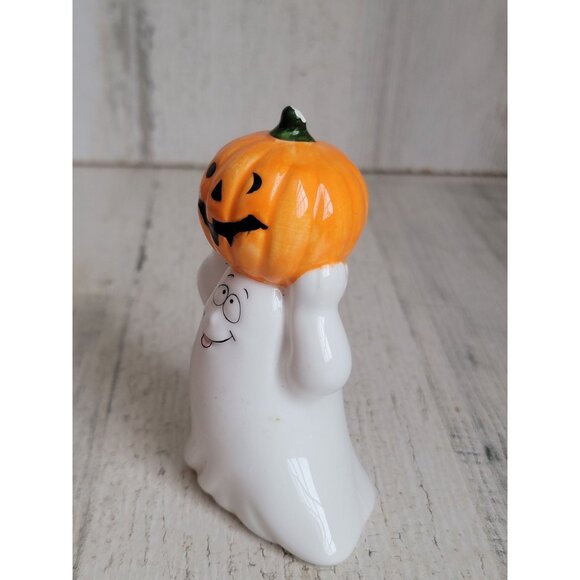 Vintage ceramic ghost holding pumpkin Halloween figure - Picture 2 of 6